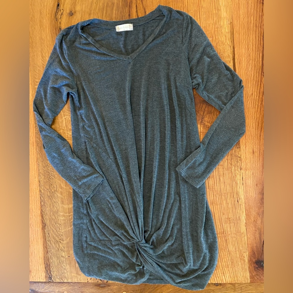 Altar’d State Super Soft Gray Tunic with Knot Detail in Front, Size XS